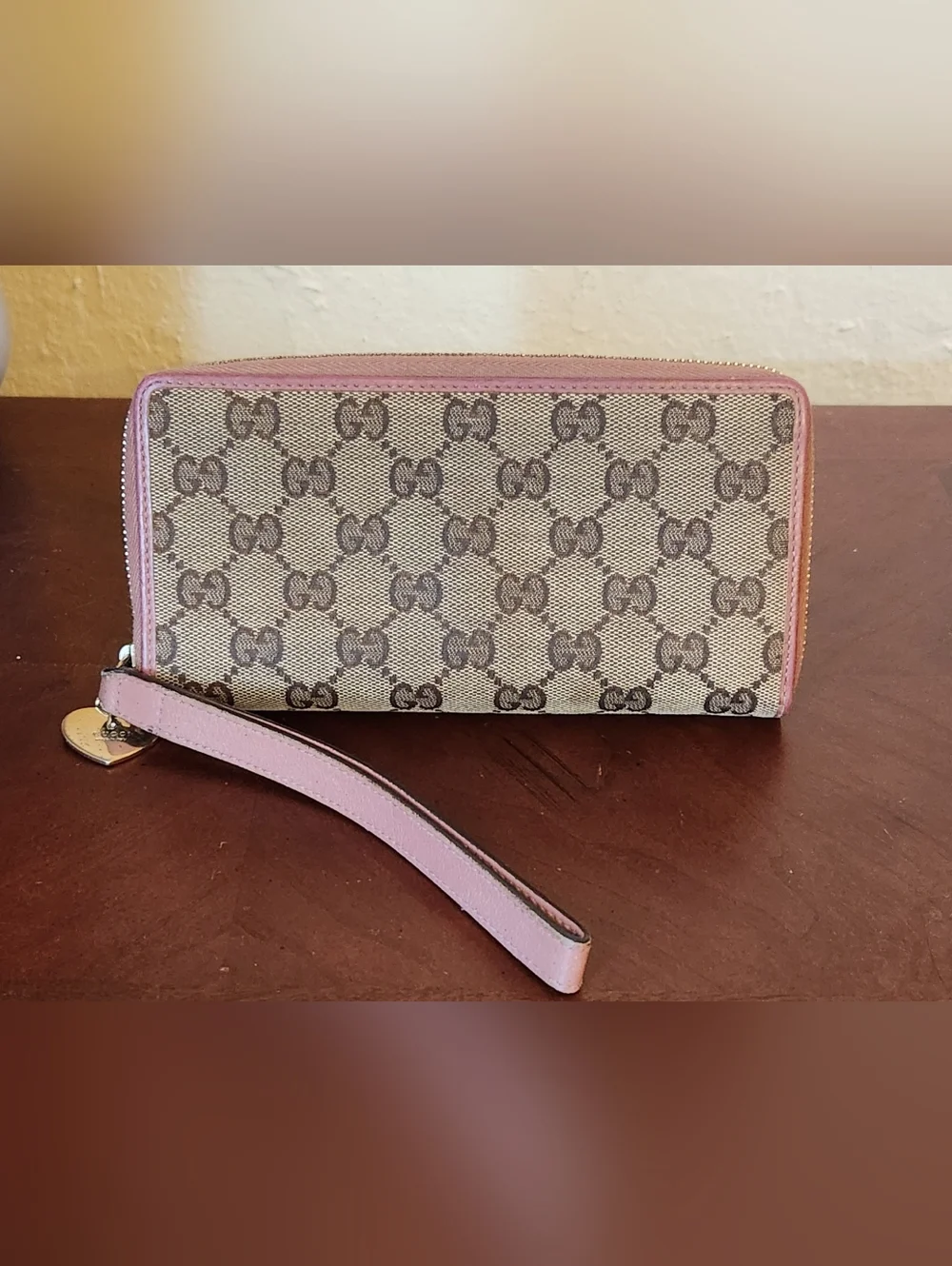 GUCCI Heart Canvas Zip Around Wallet Wristlet - Picture 2 of 12